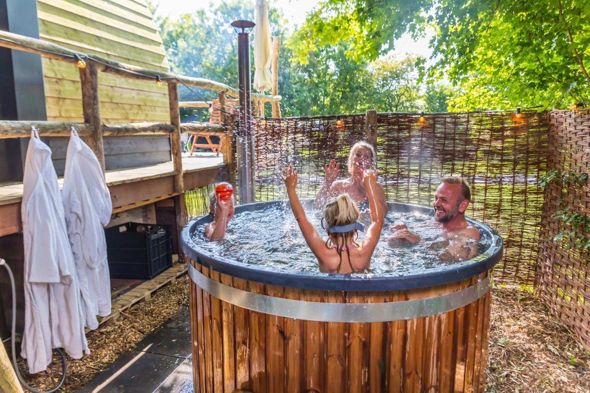 Boomhuis - Vakantiepark de Schreiershoek Dokkum Buitenkant foto